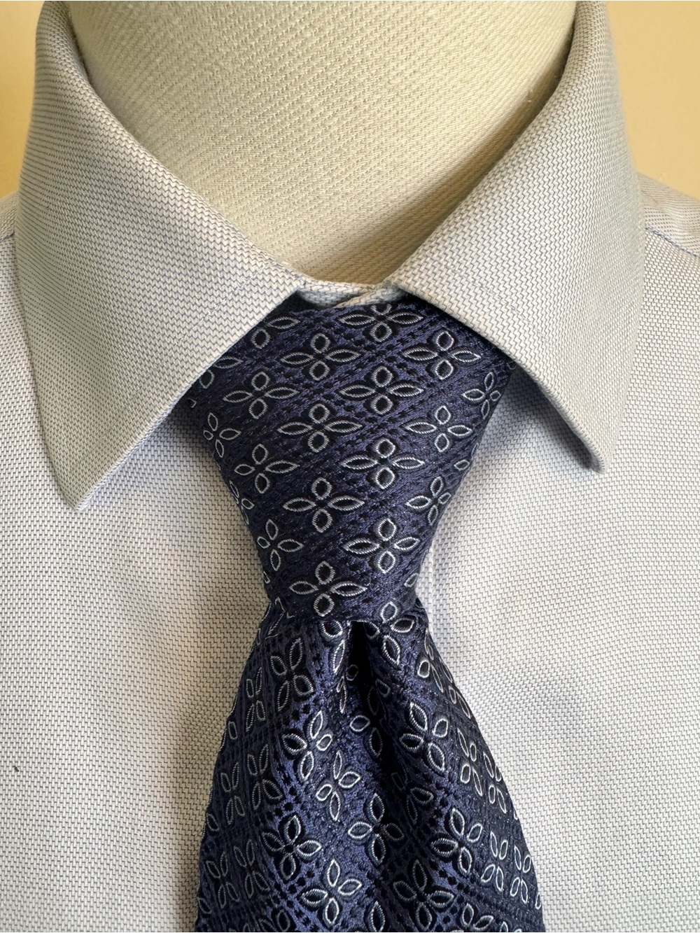Joseph Abboud Men’s Necktie Navy Blue Jacquard Geometric Silk Tie